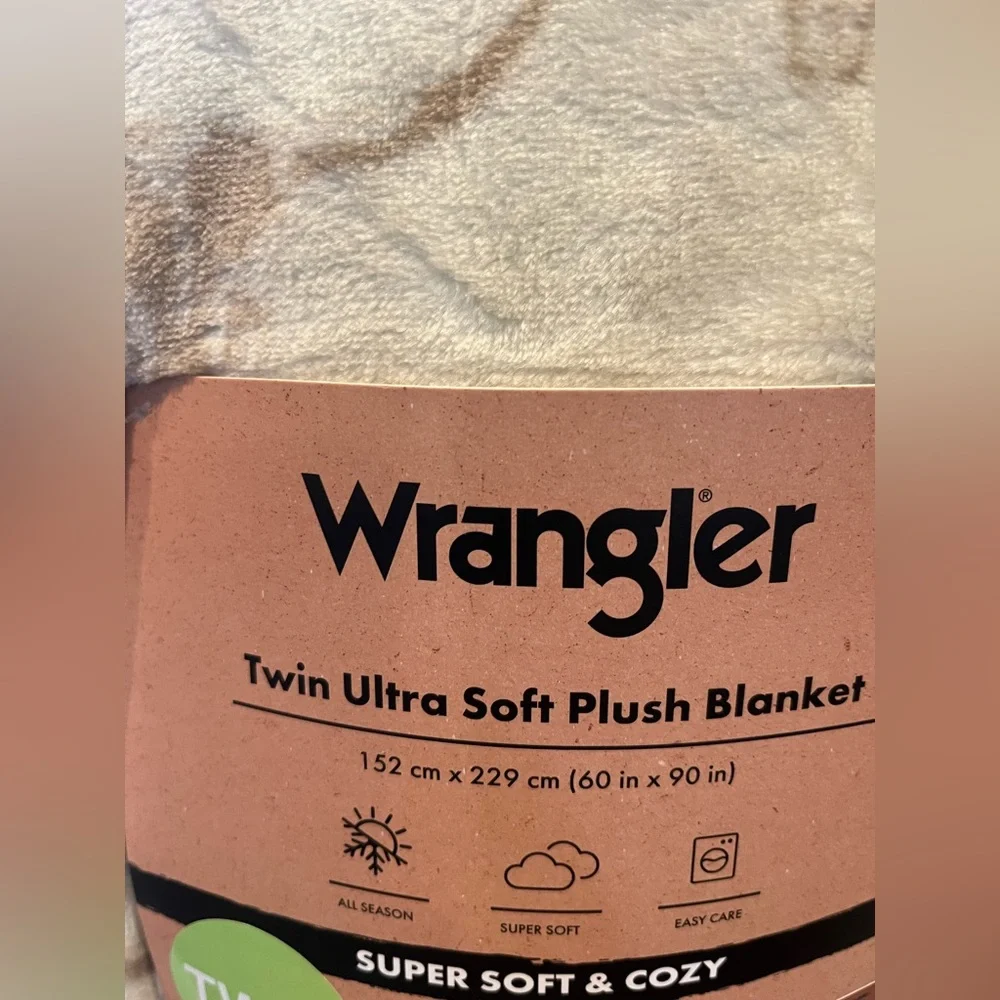 Wrangler Cream Ultra Soft Twin Blanket